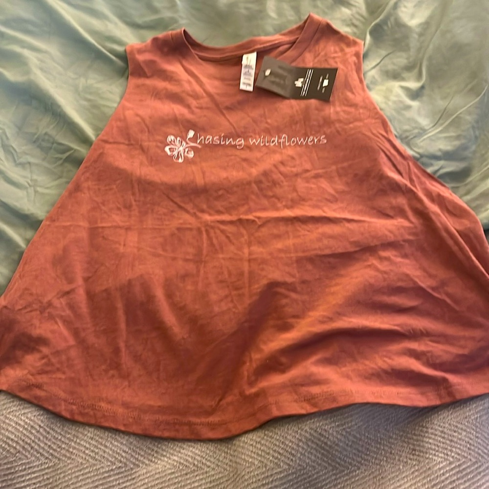 “Chasing wildflowers” flowing crop cut with “cut” arms. NWT, very comfy!